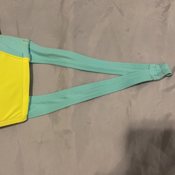 🌸3/$15 Halter Bikini Top w/ removable strap - Picture 3 of 9